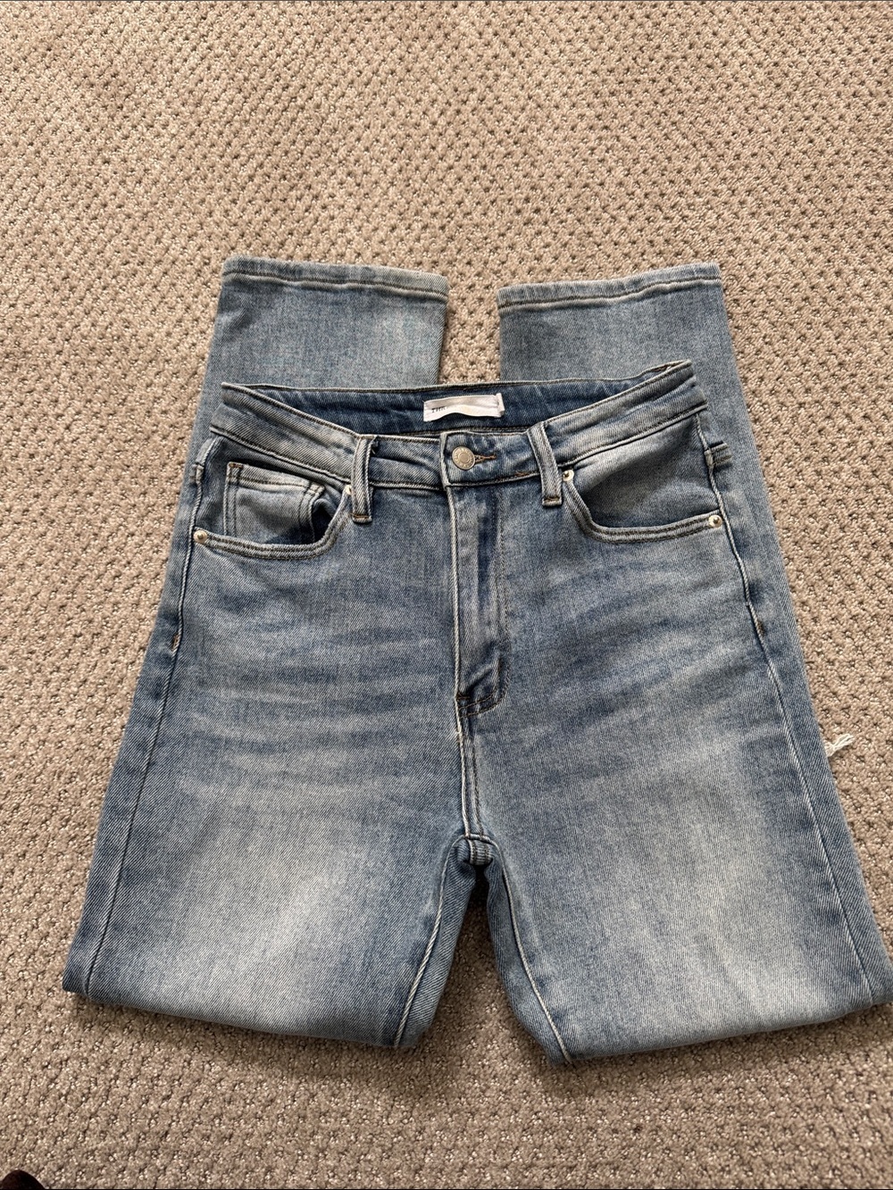 Women's Straight Leg Jeans in Light Blue Wash